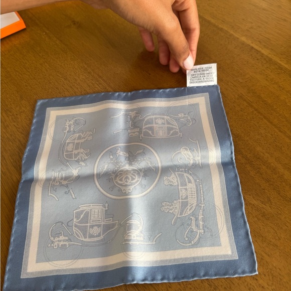 Hermès 20cm Ex-Libris Carriage Pocket Square - Picture 7 of 7